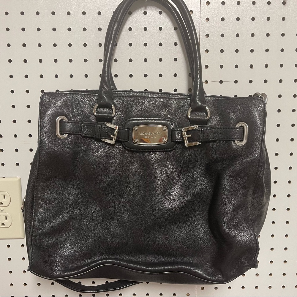 MICHAEL KORS BLACK HAMILTON BAG WITH SILVER HARDWARE
